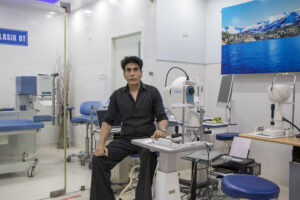 Best cataract and lasik eye surgeon in jalandhar punjab